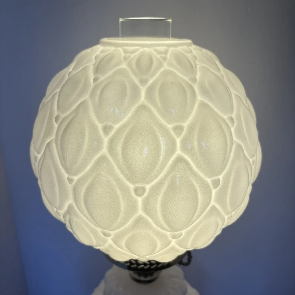VTG MCM  Gone With The Wind Milk Glass Diamond Quilt Pattern 3 Way Lamp Complete